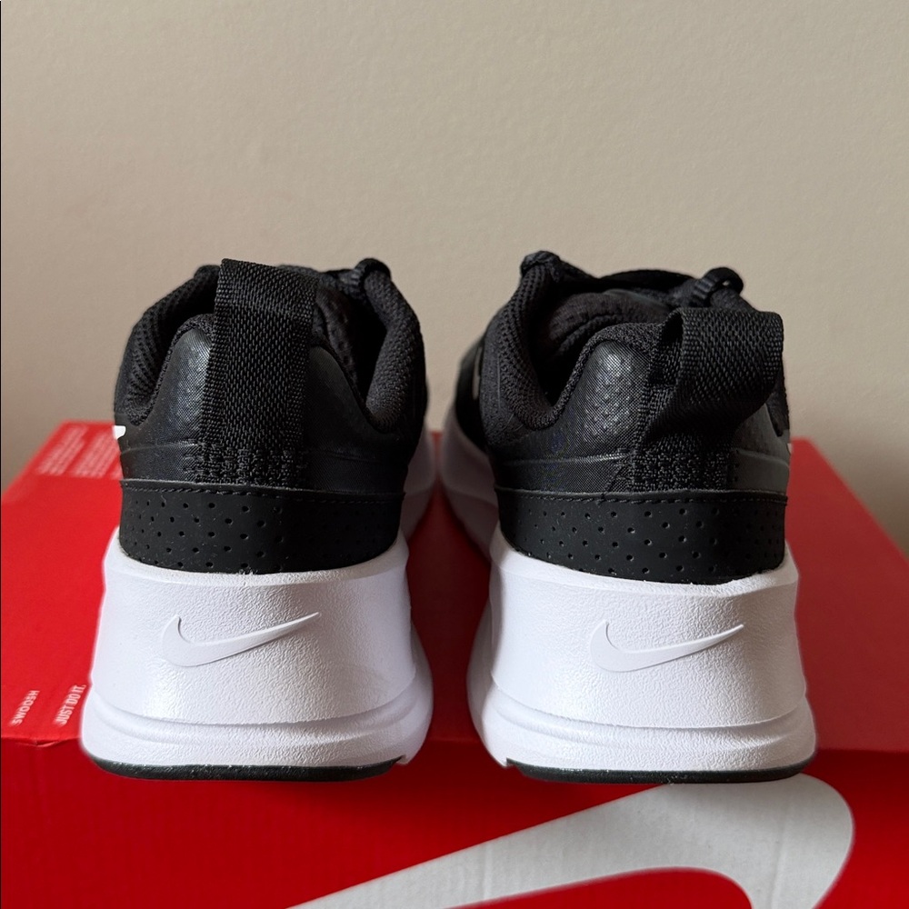 Nike Air Max Nuaxis Black White HF1233-001 Women’s Size 5.5 - Picture 4 of 6